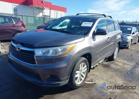2015 Toyota Highlander Le V6 from USA, damaged, VIN 5TDBKRFH6FS142590